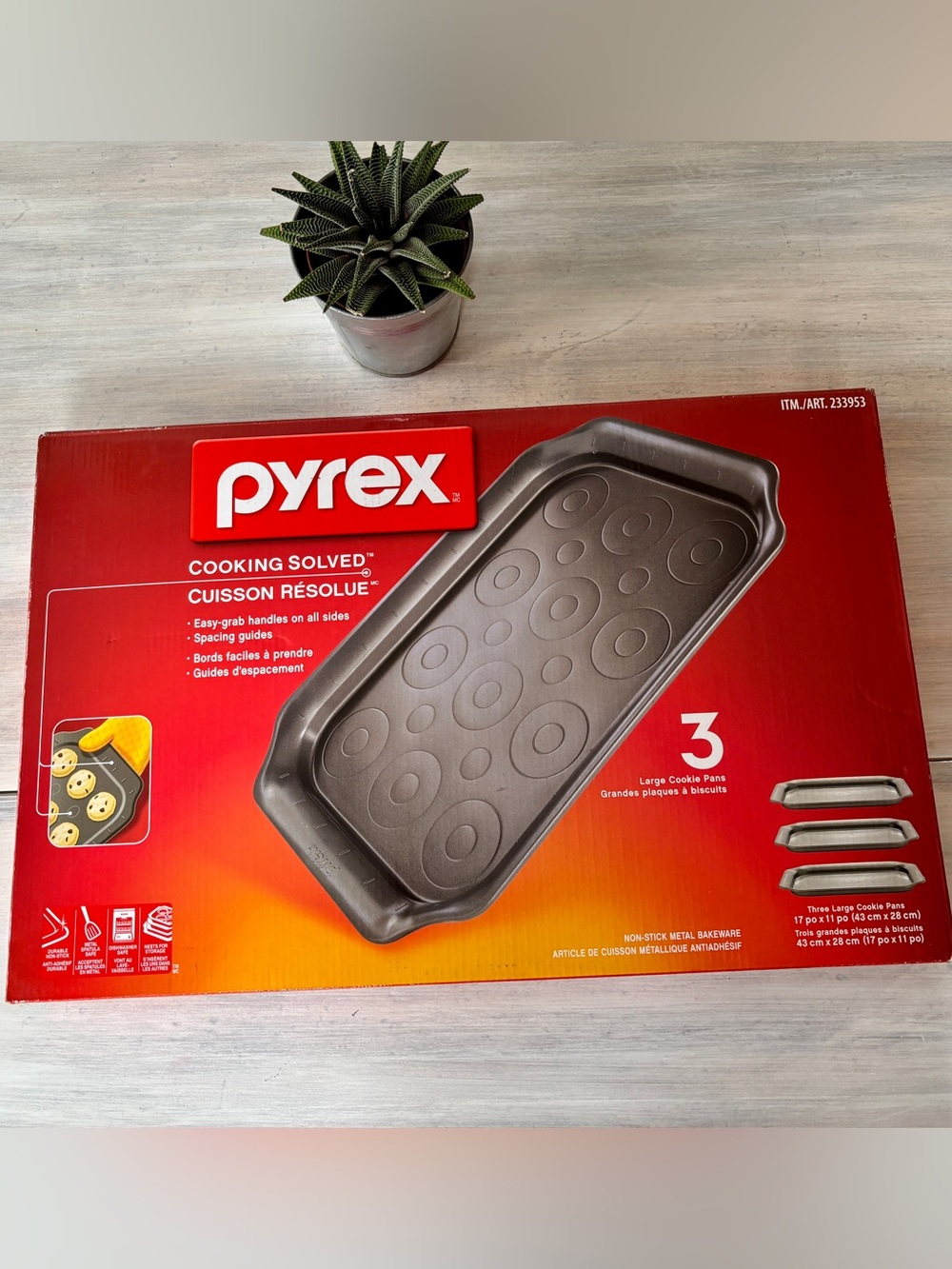 Set of (3) Pyrex Non‑Stick Cookie Pans/Baking Sheets (17” x 11”). NEW ❤️